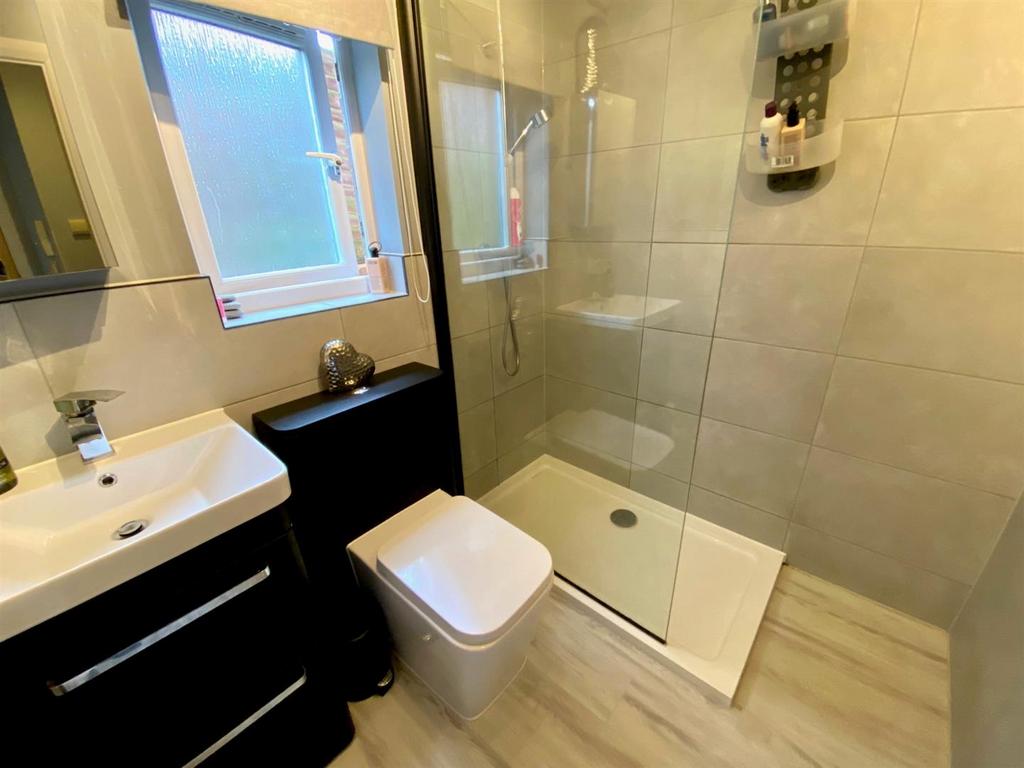 The coachings 4 shower room.jpg