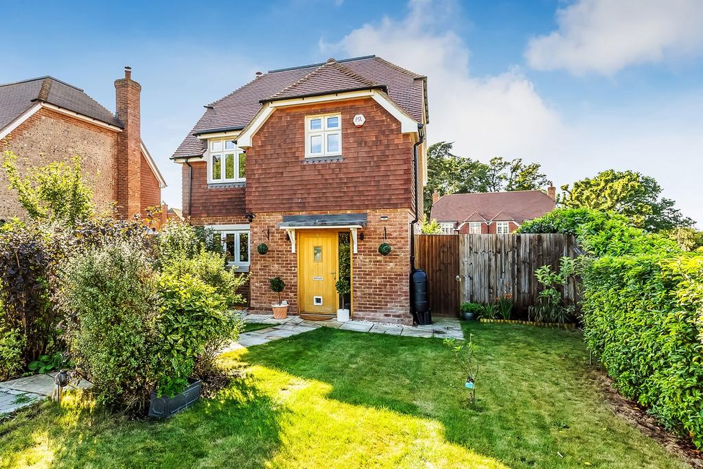 Stick Hill, Edenbridge, TN8 3 bed detached house for sale £650,000