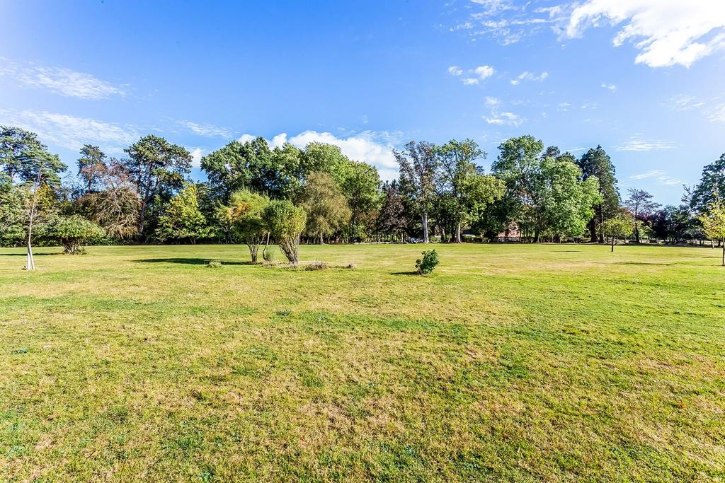 Stick Hill, Edenbridge, TN8 3 bed detached house for sale £650,000