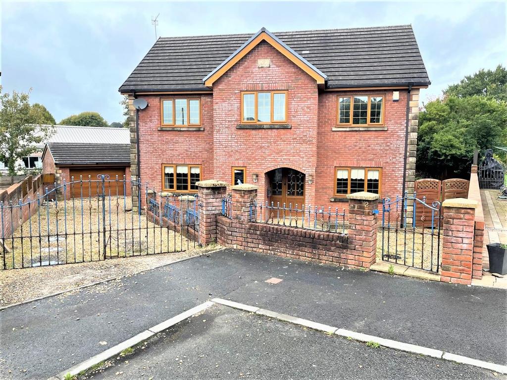 Cil Yr Onnen, Llangennech, Llanelli 5 bed detached house for sale £