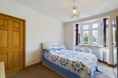 32 Old Farleigh Road, South Croydon, CR2 8PE