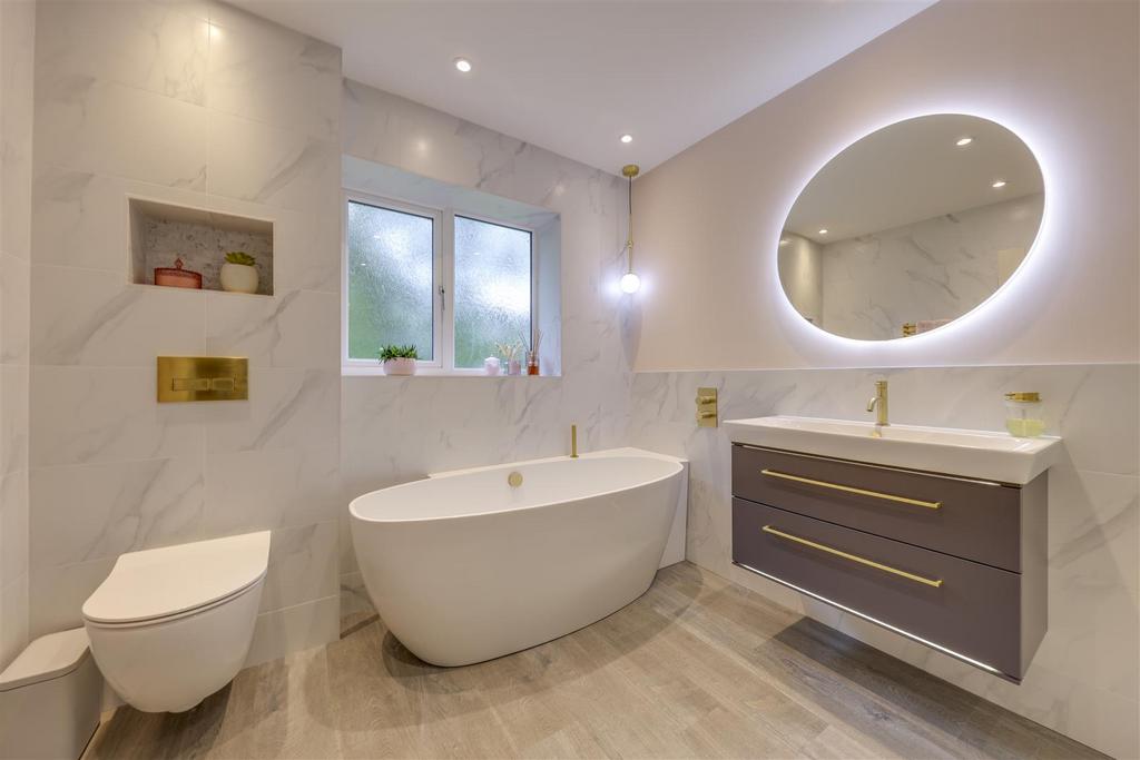 Stunning Family Bathroom