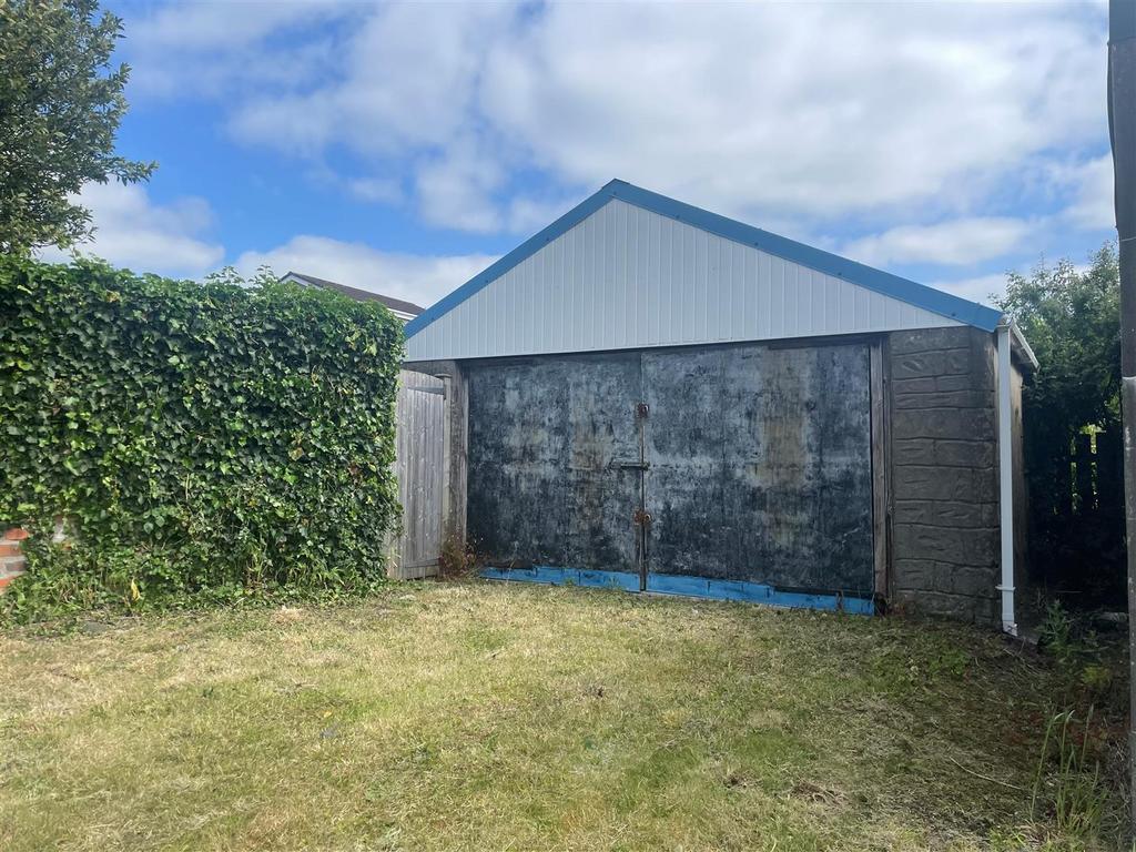 Detached Garage