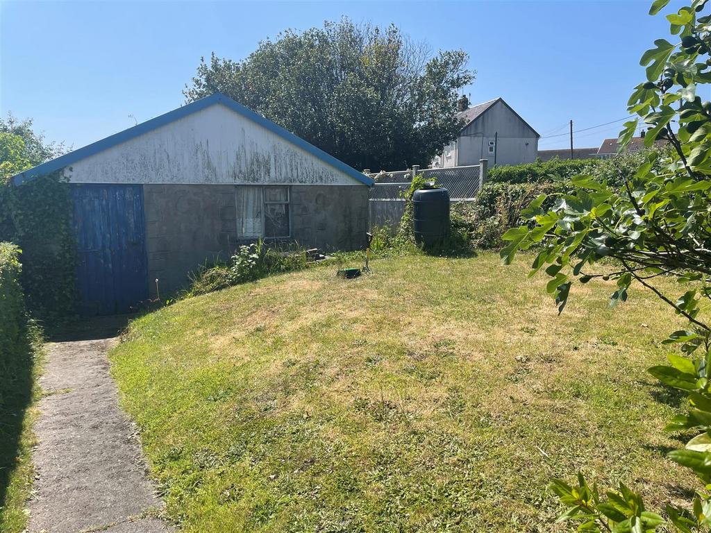 Detached Garage