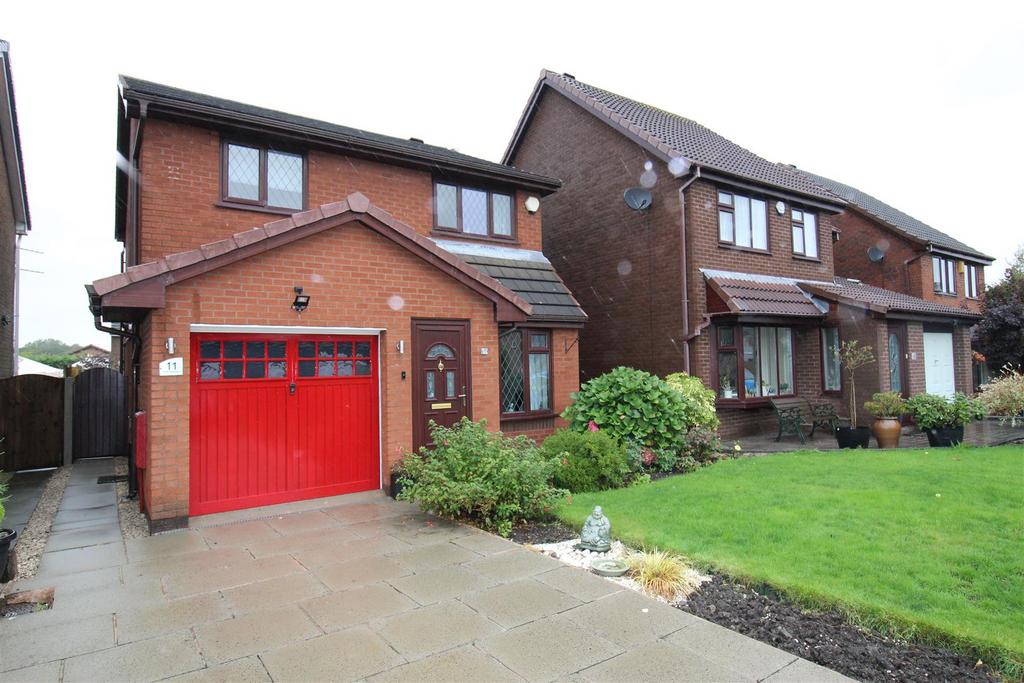 Park Meadow, Westhoughton, Bolton 3 bed detached house for sale £300,000