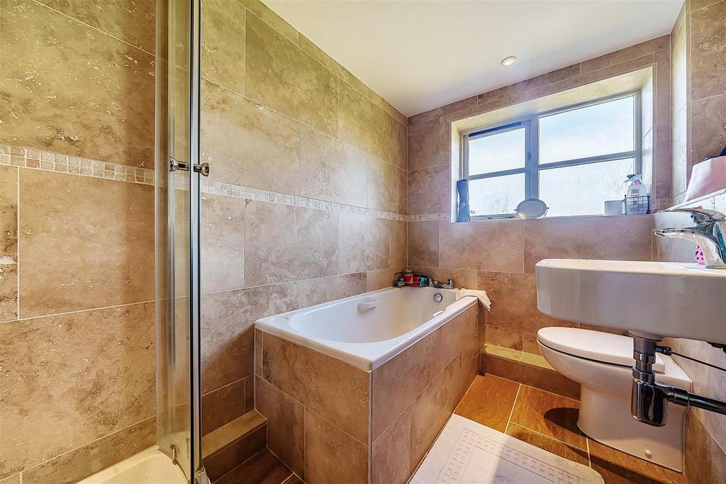 Family Bathroom.jpg