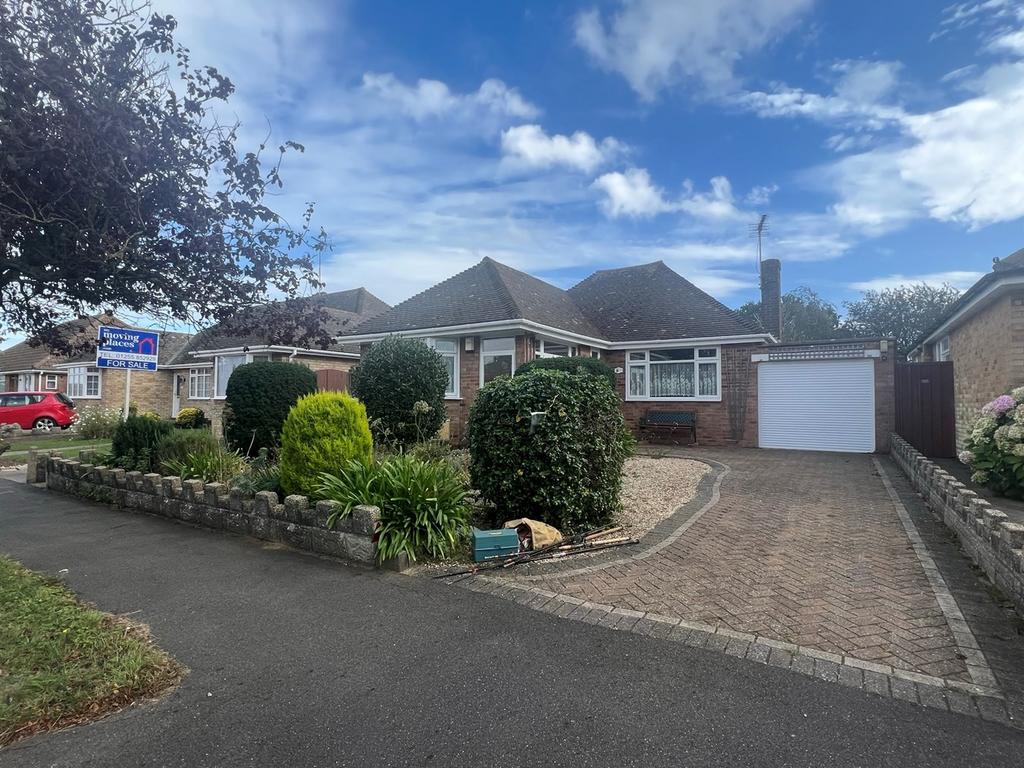 Rainham Way, FrintononSea, CO13 2 bed detached bungalow for sale £370,000