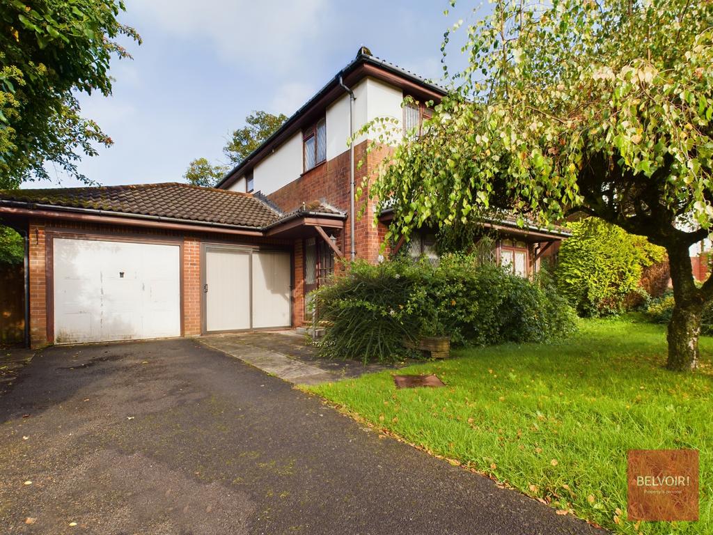 Newnham Crescent, Sketty, Swansea, SA2 4 bed detached house for sale £370,000