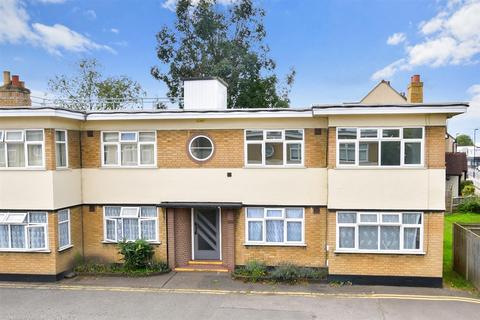 2 bedroom flat for sale - Lincoln Close, South Norwood