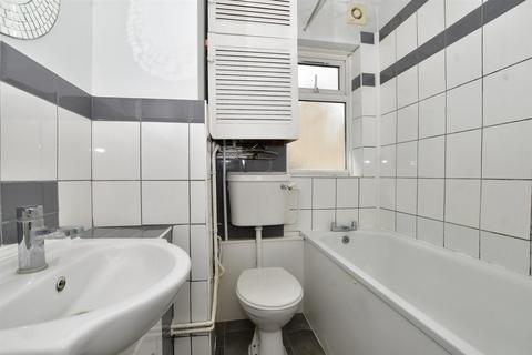 28 Lincoln Close, London, SE25 5ET