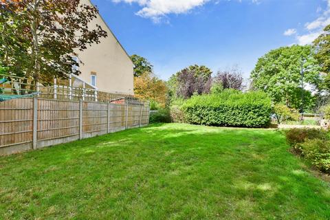 28 Lincoln Close, London, SE25 5ET