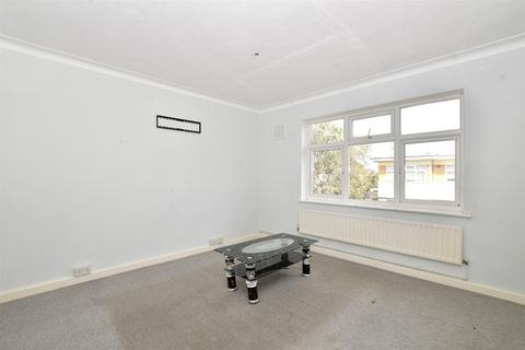 2 bedroom flat for sale, Lincoln Close, South Norwood