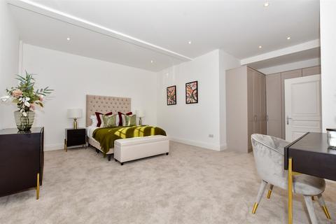 2 bedroom ground floor flat for sale, Fawkham Manor, Manor Lane, Fawkham, Longfield, Kent