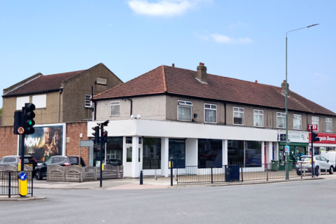 Shop to rent - Blackfen Road, Sidcup, DA15