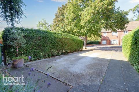 53 Sedgefield Crescent, Romford, RM3 9RR