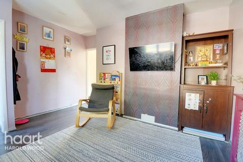 53 Sedgefield Crescent, Romford, RM3 9RR