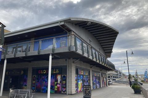 Retail property (high street) to rent - Brighton BN2