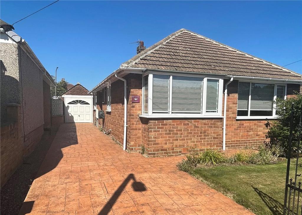 Fir Tree Drive, Wales, Sheffield... 3 bed bungalow £850 pcm (£196 pw)