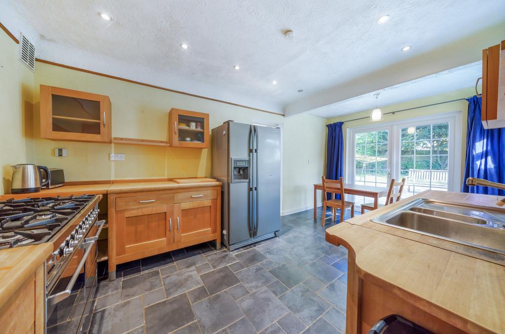 Warsash Road, Locks Heath, Southampton, Hampshire, SO31 4 bed bungalow