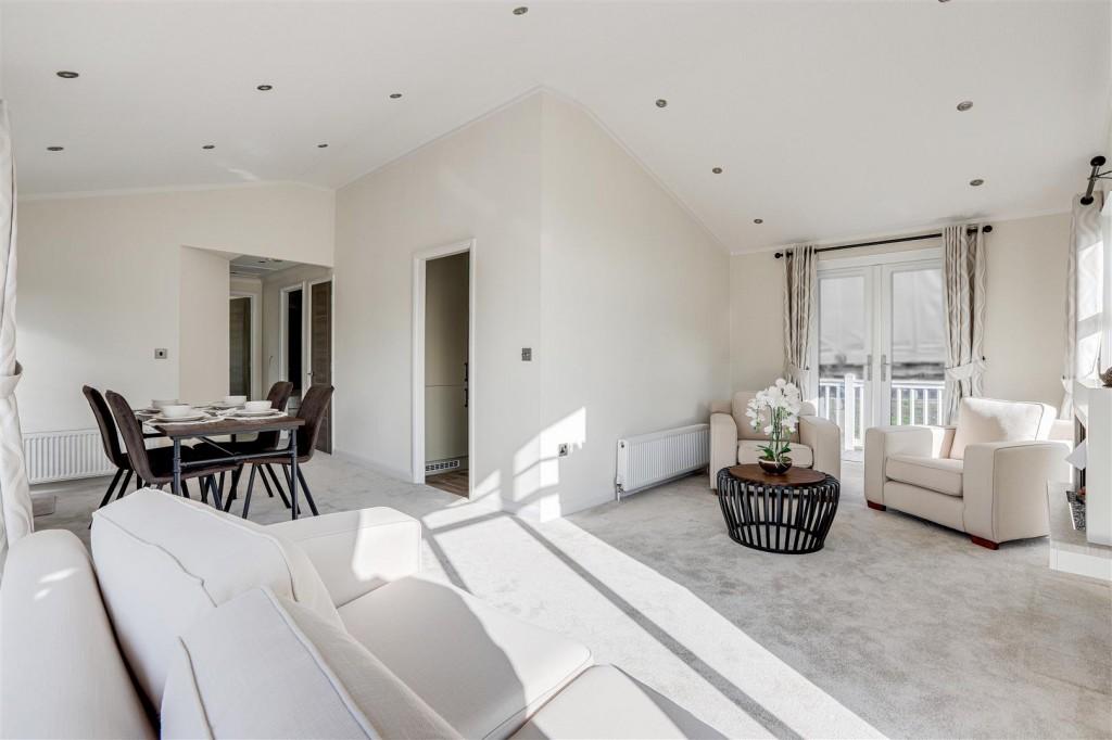Luxurious park home for sale at Sandy Oaks