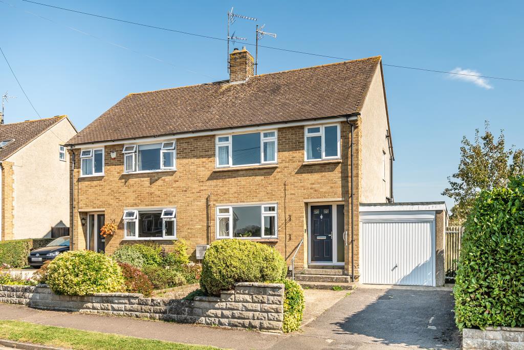Orchard Way, Witney, OX28 3 bed semidetached house for sale £350,000