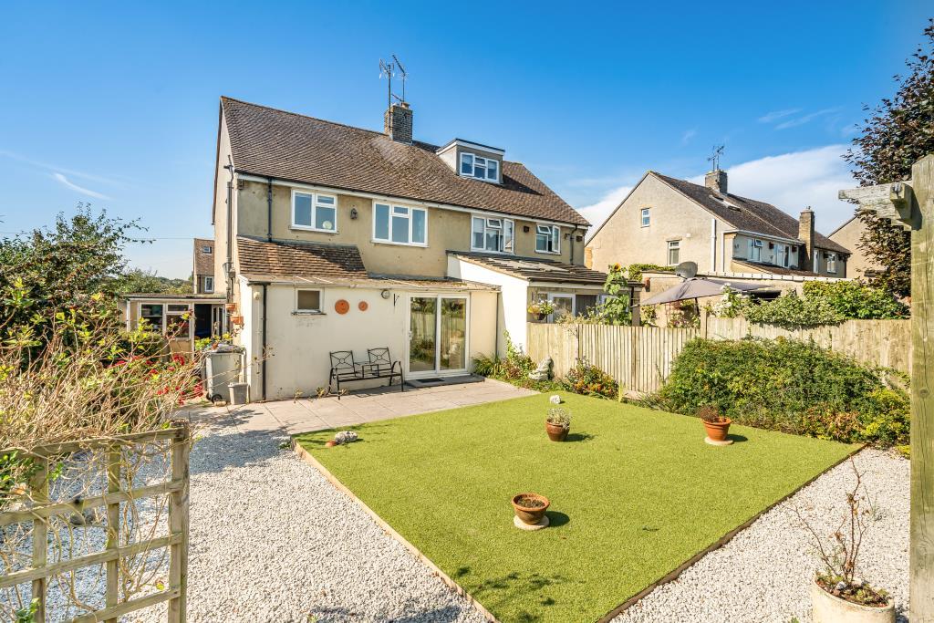 Orchard Way, Witney, OX28 3 bed semidetached house for sale £350,000