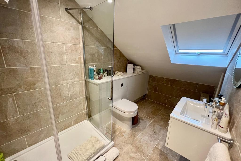 15 Grange Road SHOWER ROOM