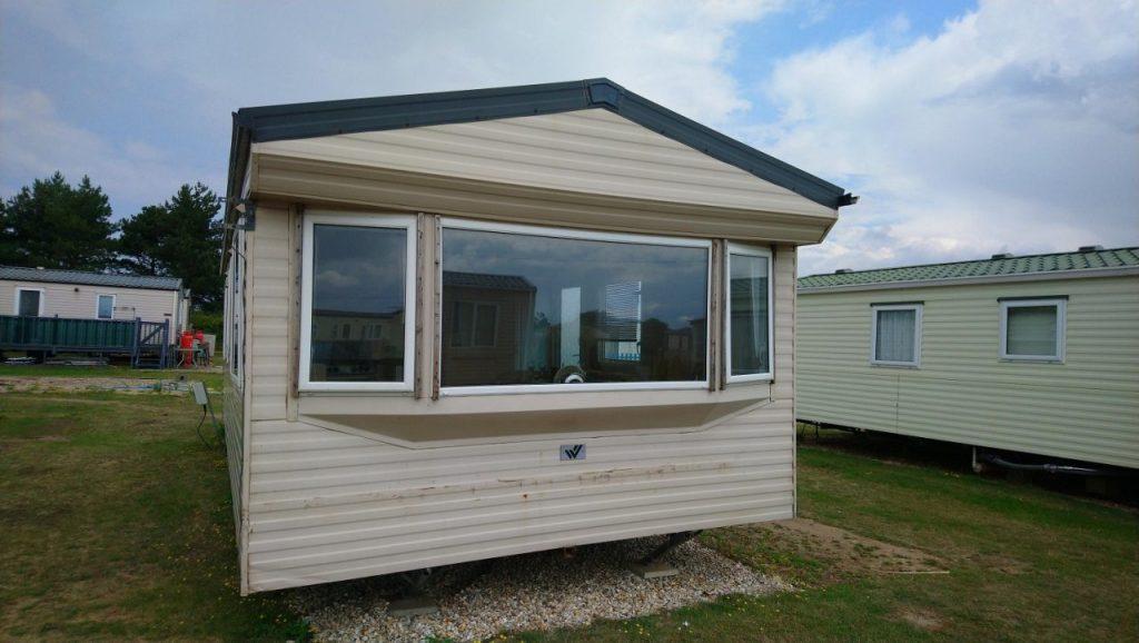 Beach Holiday Park 2 bed static caravan for sale £15,995