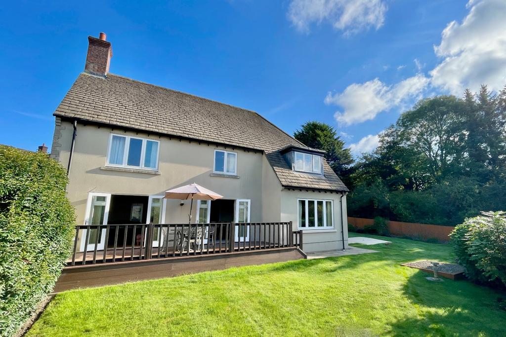 FLOWER MEADOW LANE, HARMANS CROSS 5 bed detached house for sale £850,000
