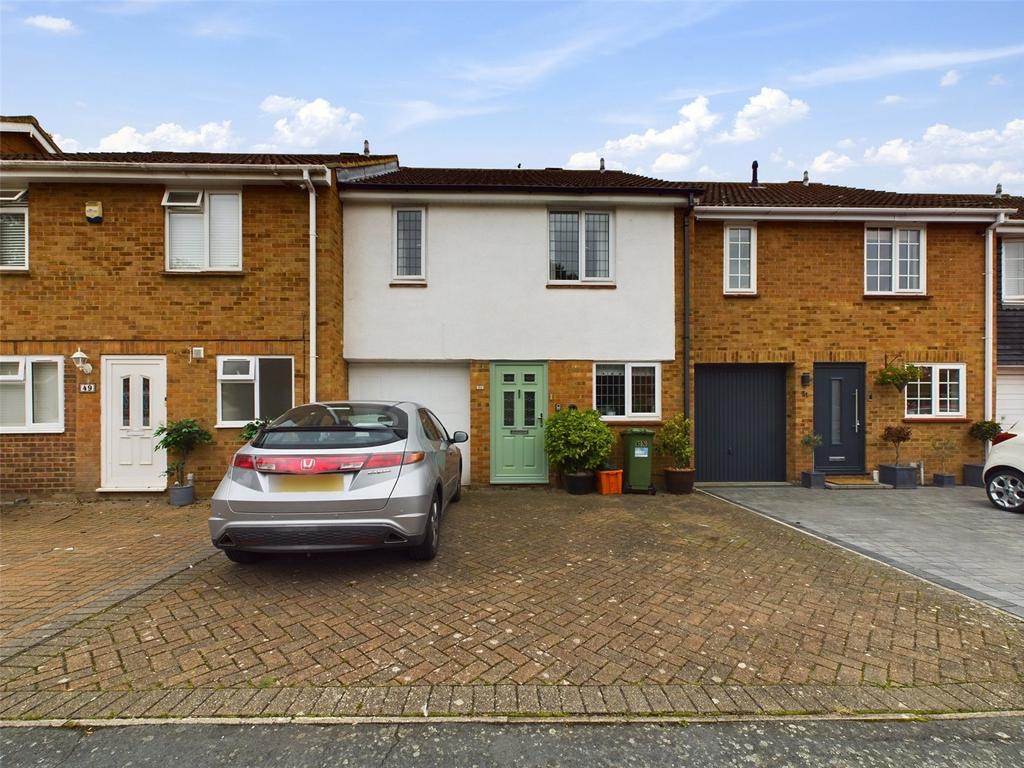 Fraser Close, Laindon West, Essex, SS15 4 bed terraced house for sale