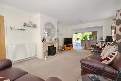 2 bedroom detached bungalow for sale - Broadstone