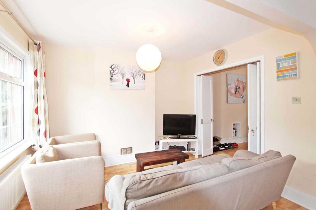 Kingscote Road, New Malden 2 bed terraced house £2,150 pcm (£496 pw)
