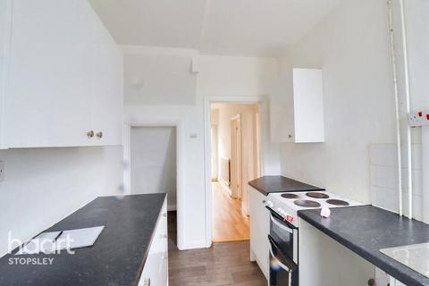 17 Whitecroft Road, Luton, LU2 0JS