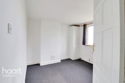 17 Whitecroft Road, Luton, LU2 0JS