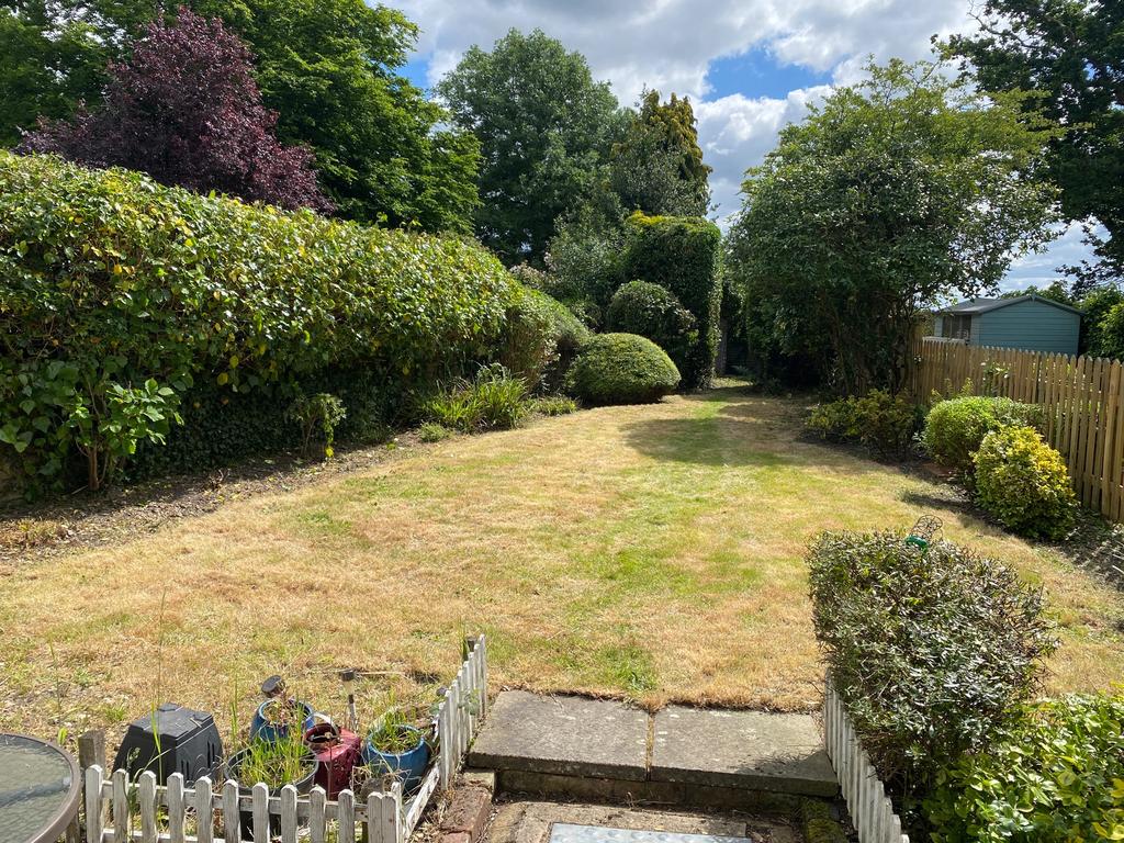 30 East Common, Gerrards Cross SL9 2 bed cottage for sale £555,000