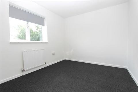 3 bedroom flat to rent - West Close, London, N9