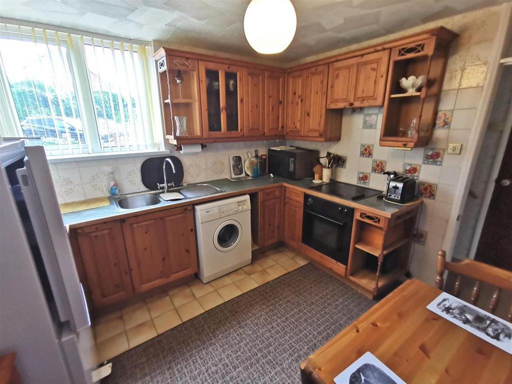 Chancellors Way, Exeter EX4 3 bed semidetached house for sale £250,000