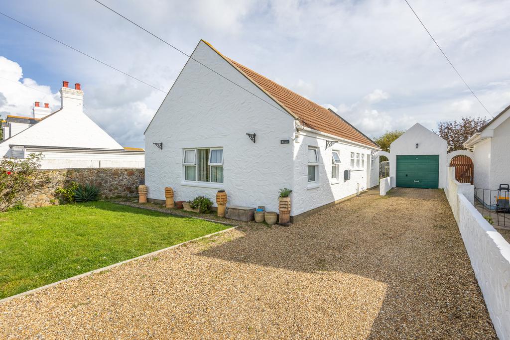 Rue du Gele, Castel, Guernsey 2 bed property for sale £695,000