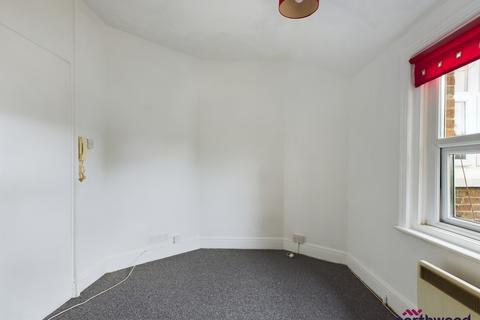 1 bedroom flat to rent, Grove Road, Eastbourne, BN21