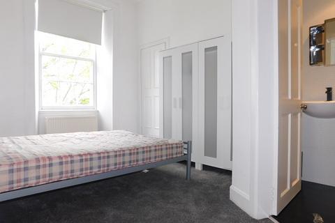 2 bedroom flat to rent, 10, East London Street, Edinburgh, EH7 4BH