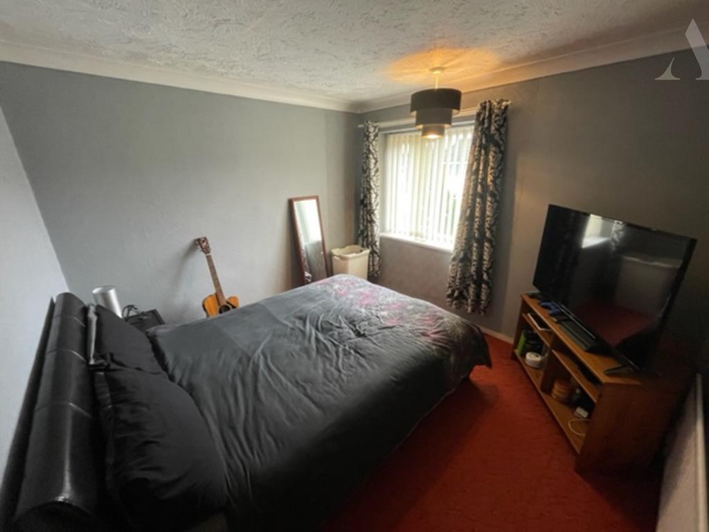 14 Towcester Croft Garden bedroom 2