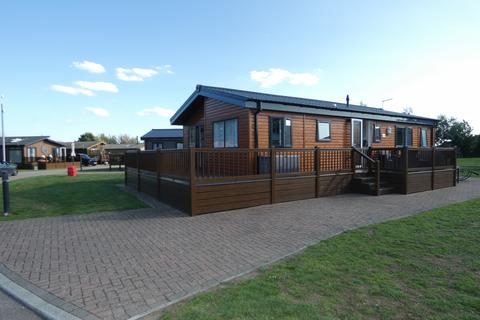 2 bedroom lodge for sale - west mersea holiday park, CO5