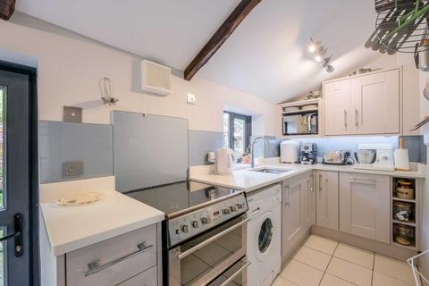 2 bedroom cottage for sale, Sunnybank, Sandy Lane, Huddersfield HD4