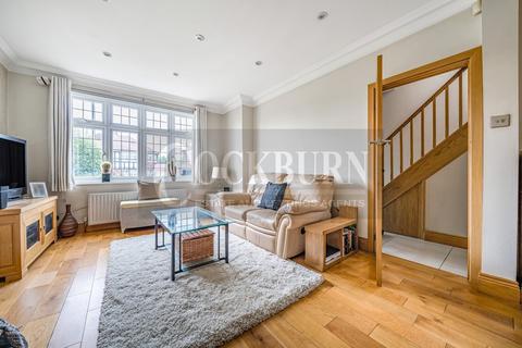 52 West Hallowes, London, SE9 4EX