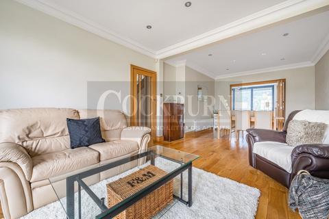 52 West Hallowes, London, SE9 4EX
