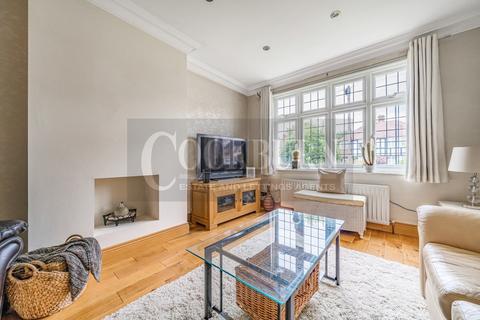 52 West Hallowes, London, SE9 4EX
