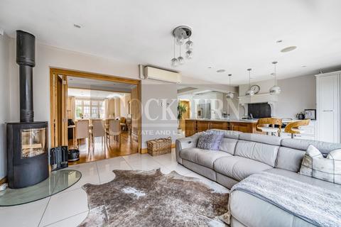 52 West Hallowes, London, SE9 4EX