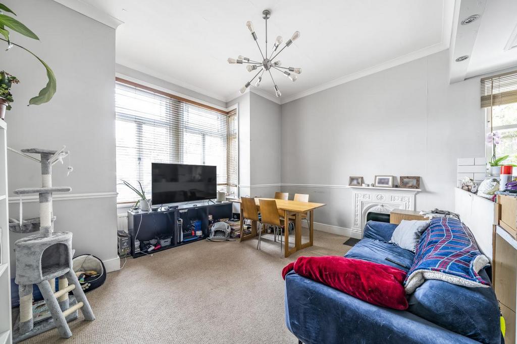 West Hill, Putney 2 bed flat for sale £600,000