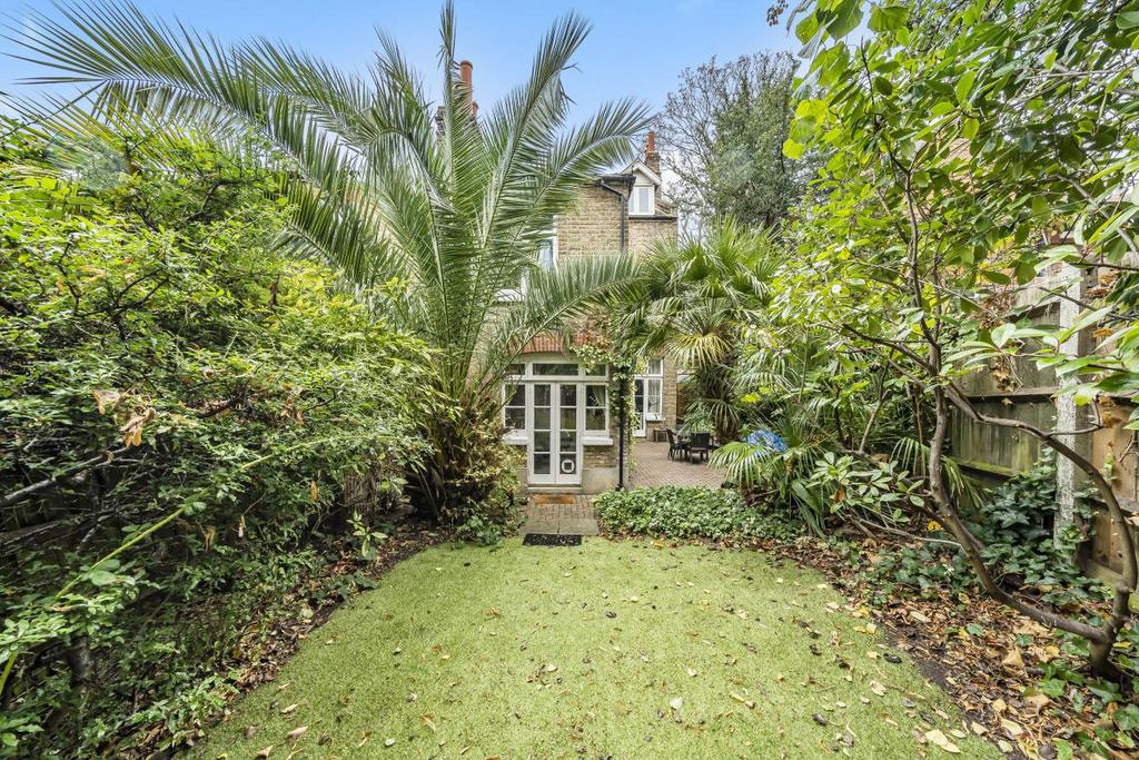 West Hill, Putney 2 bed flat for sale £600,000