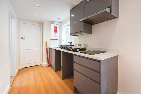 Studio to rent, Ennismore Gardens, London